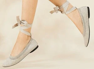 Vivaia Tamia Collection Adj Damen-Flats Knöchelriemen rund geschnitten 6,5 Hafermilch - Bild 1 von 8