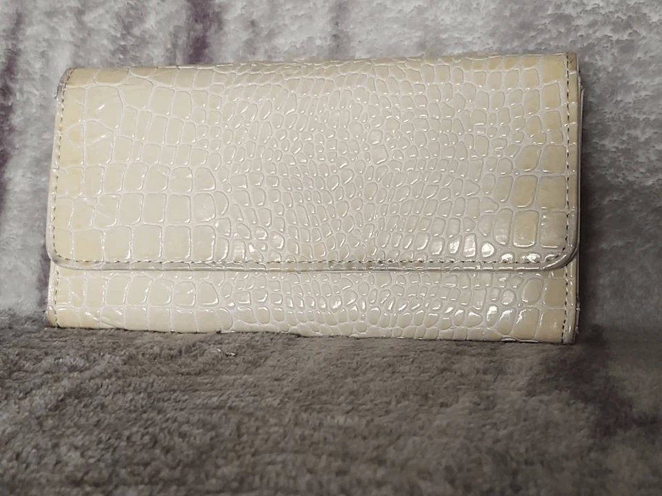 Cartera organizadora grande de cuero sintético estampado Gator marfil Mundi vintage cierre a presión Foto 1 de 4