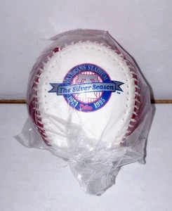 Philadelphia Phillies - THE SILVER SEASON Veterans Stadium Baseball 1995 - Nuevo - Imagen 1 de 3