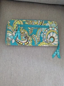 Portafoglio Vera Bradley Zip Around Organizer da Viaggio Paisley Pavone Ritirato Usato in Ottime Condizioni - Foto 1 di 11
