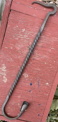 Candelabro con luz de telar colgante de hierro forjado retorcido forjado del siglo XVIII Antq Foto 1 de 4