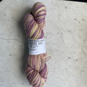 Four Ply Sock Yarn 75% Wool 25% Nylon Lime / Violet Shade Self Striping - Picture 1 of 6