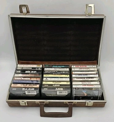 Lot of 21 Country Music Cassette Tapes + Case Really Good Titles Classic Vintage - Imagem 1 de 4