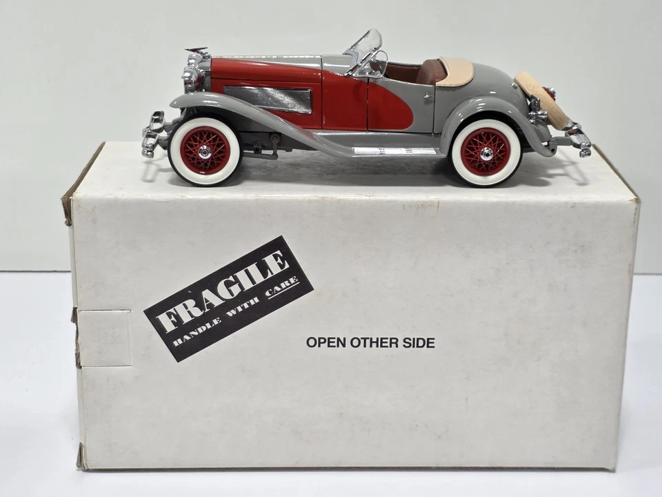 Danbury Mint 1935 Duesenberg SSJ Speedster Red/Gray 1:24 Scale Diecast Sharp Car - Image 1 of 4
