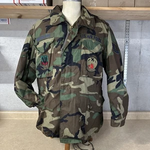 Abrigo de campo para clima frío de la Fuerza Aérea de los Estados Unidos para hombre L grande camuflaje regular con forro y parches - Imagen 1 de 10