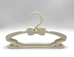 5 Stück erweiterbare Babybügel weiß Kunststoff verstellbar mit Schleifen - Neu - Bild 1 von 7