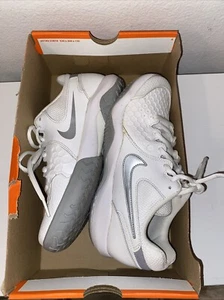 Damen Nike Größe 8 Medium Farbe weiß - Bild 1 von 8