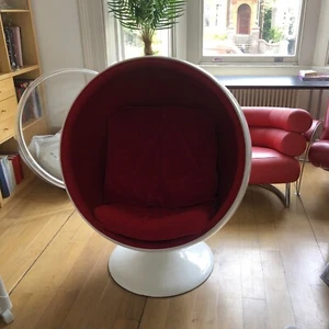 White Fiberglass Ball Chair with red Upholstery Fabric Armchair - Picture 1 of 2