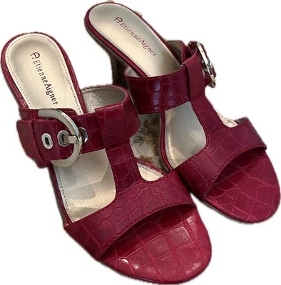 Sandalia para mujer Etienne Aigner con hebilla dorada roja talla 8 Foto 1 de 4