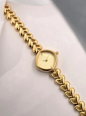 Reloj Delicado Inspirado en Seiko Años 90, Pulsera Corazón, Chapado en Oro 18K Regalo para Ella Foto 1 de 4