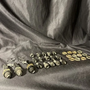 Lot Of 3 LITTLE FUSE 342 FUSE HOLDER 1/4 X 1-1/4 15A-250V PANEL MOUNT + Parts - Picture 1 of 8