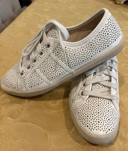 Women's LC Lauren Conrad White Fashion Sneakers Perforated Sz 8 Tennis Shoes. - Picture 1 of 8