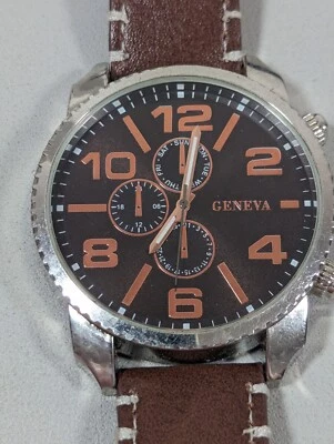 Reloj Geneva plata esfera negra 47 mm marrón blanco puntada imitación cuero correa Foto 1 de 4