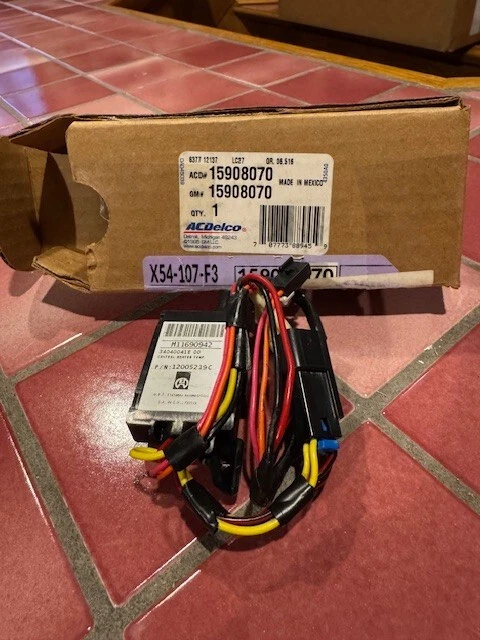 Módulo de unidad de calefacción de volante genuino GM 2008-2011 Cadillac STS 15908070 Foto 1 de 1