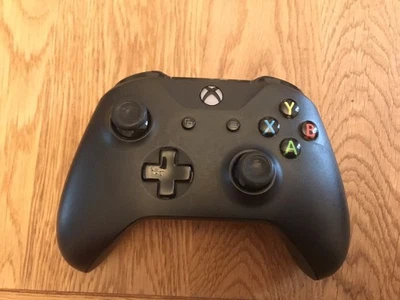 Original Microsoft Schwarz Xbox One Wireless Controller Model 1708 Getestet  - Bild 1 von 4
