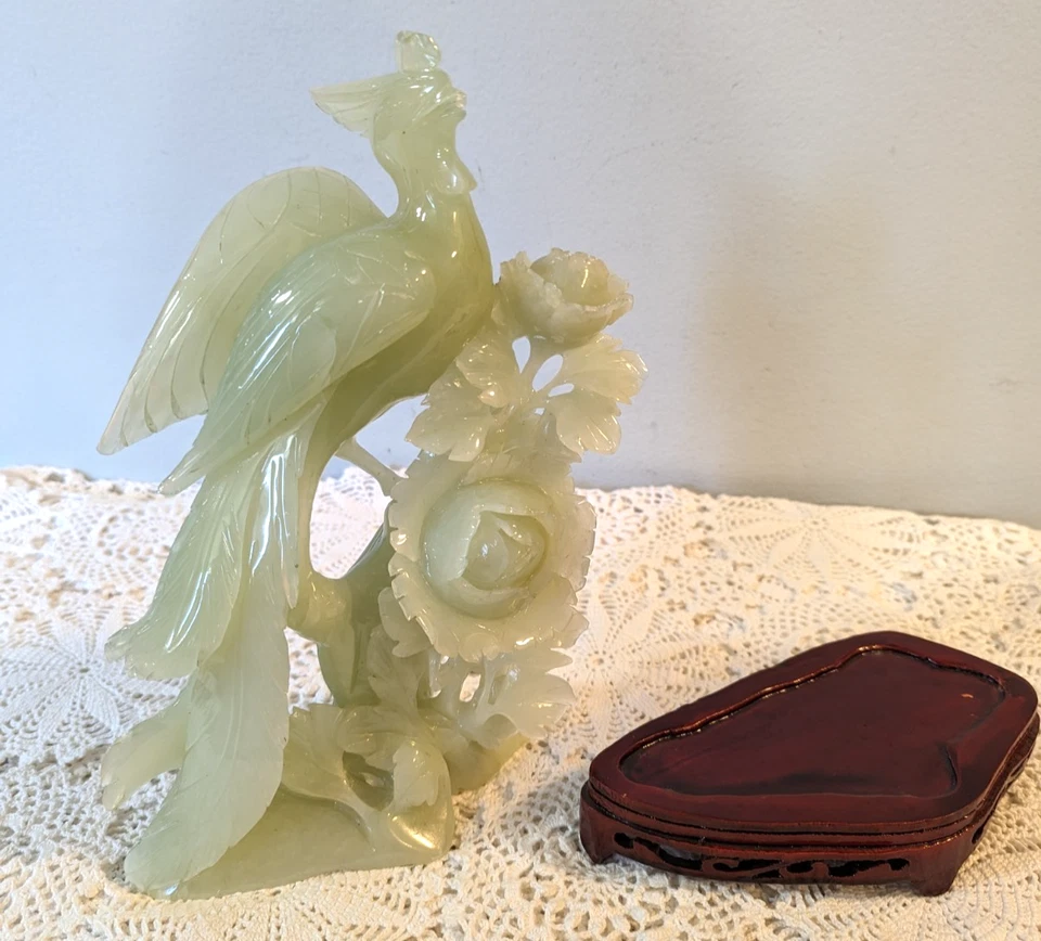 Escultura de colección tallada a mano de jade-pájaro fénix y rosalero-con base de madera Foto 1 de 4