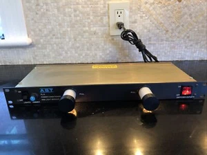 Mint AST PL-8 Power Conditioner and Light Module with Lights 8 Switched Outlets - Picture 1 of 10