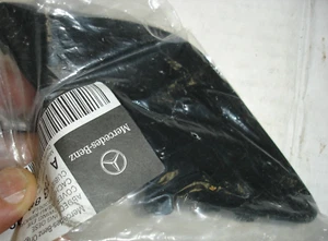 Cubierta de gancho de remolque para parachoques delantero pintura negra de fábrica Mercedes Benz A 2538850022-9040 - Imagen 1 de 3