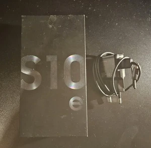 Samsung Galaxy S10e - 128GB - Prism Black Con Cover E Prot.Schermo 9H Ottimo - Foto 1 di 3
