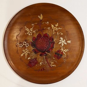 Cargador de madera pintado a mano — Waratah y otras flores silvestres australianas — firmado - Imagen 1 de 10