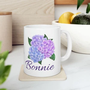 Taza de café con flores de hortensias, taza con nombre floral, taza personalizada regalos personalizados - Imagen 1 de 11