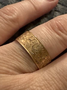 Antique Gold Band-Floral Design-Tested Low Carat-1.7 grams-Size 7 1/2 - Picture 1 of 5