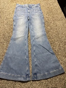 AE AMERICAN EAGLE SIZE 4 SHORT FESTIVAL FLARE NEXT LEVEL STRETCH WOMENS JEANS - Picture 1 of 4