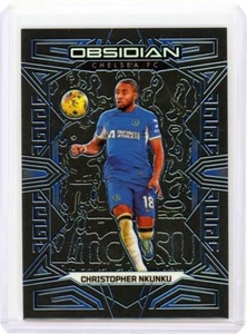 2023-24 Panini Obsidian Christopher Nkunku #34 Blue Electric Etch /20 Chelsea - Foto 1 di 2
