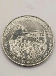 Philippines 1 Piso Commemorative 1988 People Power Revolution Coin.Almost UNC. - Picture 1 of 2