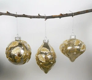 Creative Co-Op XM5118A Vetro Ornamento Perle Oro Glitter Set di 3 - Foto 1 di 4