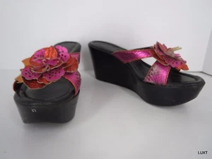 Donald Pliner Sandalen Keilabsatz Gr. 9 Metallic Rosa Leder Plateau Blumen Pantoletten - Bild 1 von 12