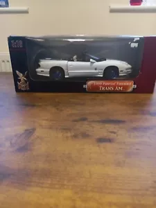 Yat Ming 1:18 Pontiac Firebird Trans Am articolo n. 92388 in scatola spedizione gratuita nel Regno Unito - Foto 1 di 7
