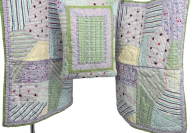 Almohada acolchada Pottery Barn Kids lavanda Jordan retazos + 2 fundas Foto 1 de 4