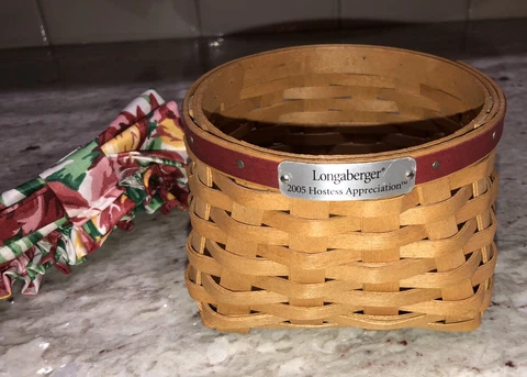 Longaberger 2005 Hostess Appreciation Basket with medium Tulip Print Garter Cover