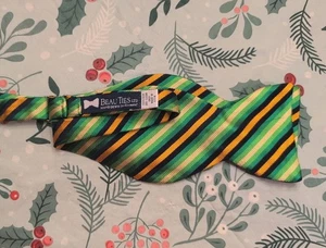 Beau Krawatten verstellbare Fliege. Grün blau gelb gestreift 2,5" breit kostenloser Versand  - Bild 1 von 1