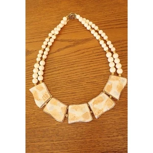 Collar gargantilla grande vintage de porcelana blanca detalles ornamentados  - Imagen 1 de 9