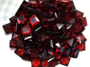 Red Garnet Square 2.50 mm 25 pieces, Flawless-VVS, Natural Loose Gemstone - Picture 1 of 1