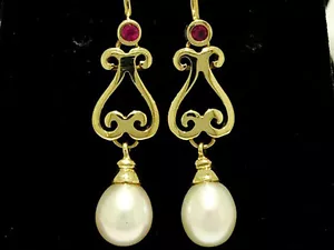 E056 Superb Genuine 9K SOLID Yellow Gold NATURAL Ruby Pearl Scroll Drop Earrings - Picture 1 of 3