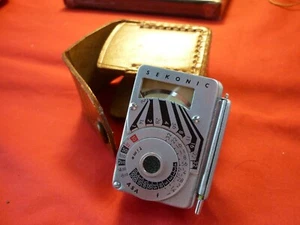 SEKONIC VINTAGE LIGHT EXPOSURE METER W/ LEATHER CASE " UNTESTED " JAPAN - Picture 1 of 8