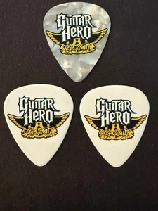 guitar pick collection - AEROSMITH. 3 MEMBERS. GUITAR HERO. SIGNATURES. - Picture 1 of 2