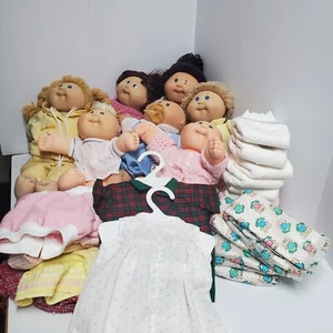 80s Cabbage Patch Kids Doll Lot of 7 * 9 Pieces of clothes * 12 Diapers - Picture 1 of 11