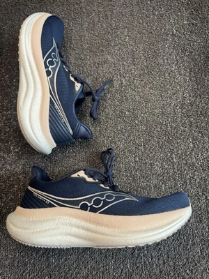 Zapatos para correr Saucony Triumph 23 para mujer talla 8,5 "azul marino/cameo" S11023 Foto 1 de 4