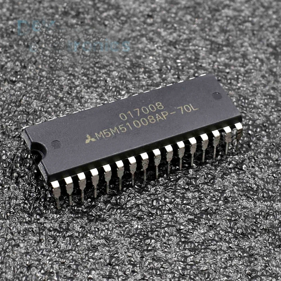 Set Of 3 X M5M51008AP-70L MITSUBISHI - CMOS Static RAM 132K-Word X 8-Bit DIP32 - Image 1 of 1