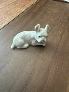 Statuina cane bianco perle bulldog francese posa ceramica porcellana made in Japan - Foto 1 di 7