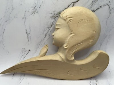 Placa de pared de niña rezando 8,5 pulgadas tallada madera natural firmada Quebec Canadá Foto 1 de 4