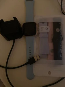Fitbit Versa + Charger+3 extra belts, battery dead no power up , for parts only - Picture 1 of 1