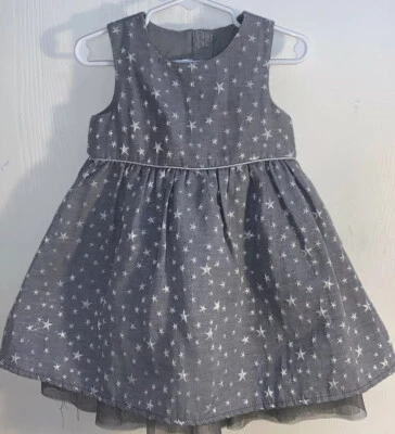 Vestido H&M Niña Pequeña 18M-2T Gris Sin Mangas Plata Estrellas Borde Plateado Cremallera Foto 1 de 4