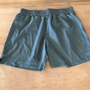 Gym Revolution Sportshorts Damen M grau Bindegürtel Reißverschlusstasche Gummibund - Bild 1 von 14