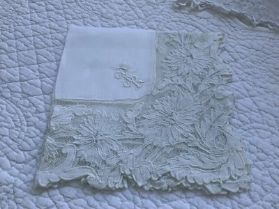 Linge ancien Mouchoir De Mariage TULLE Richement Brodé Monogramme JR OU F R - Photo 1/4