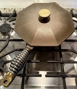 FINEX SL10-10001 Sartén de hierro fundido de 10 pulgadas con tapa - 9,285 libras, tapa de goteo - Imagen 1 de 14